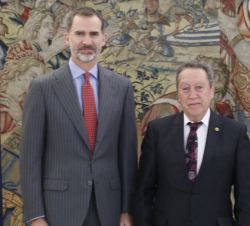 Su Majestad el Rey junto al secretario general del Sistema de la Integración Centroamericana - SICA, Vinicio Cerezo